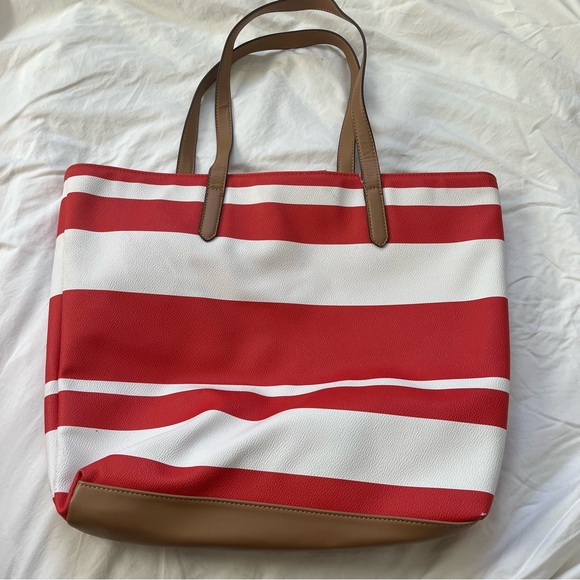 🎪 red and white striped bag 🎪 - Picture 2 of 6